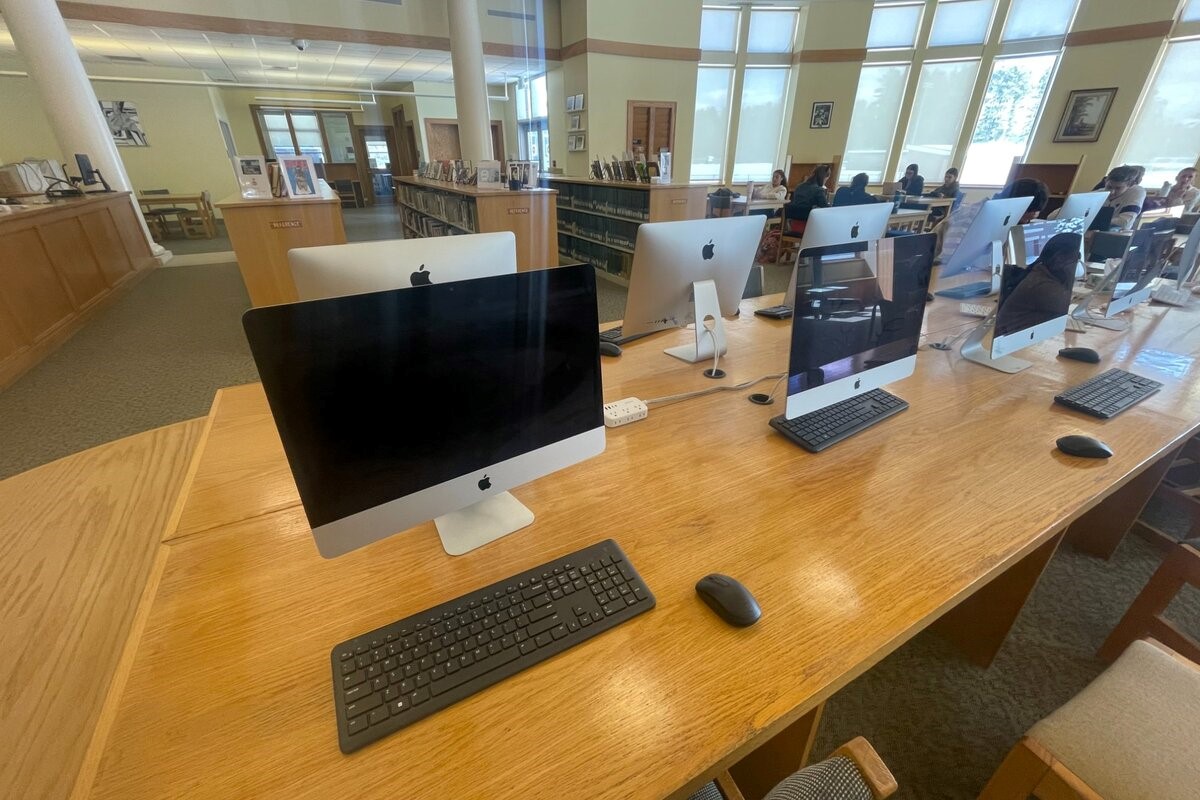 図書館内のiMac学習スペース