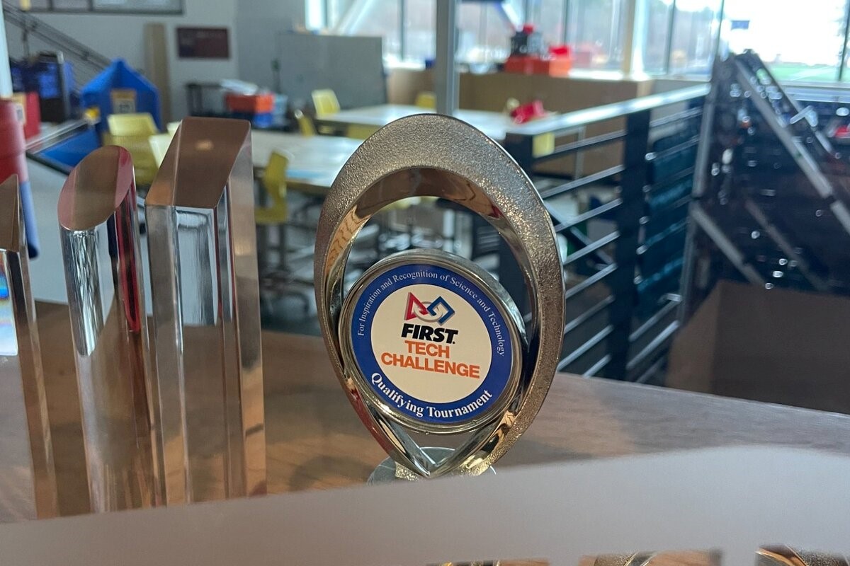 FIRST Tech Challenge受賞トロフィー
